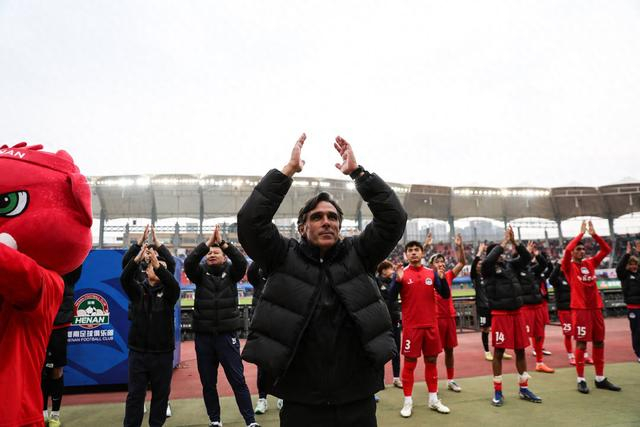 九游官网-《足球》中超第2轮评选：拉莫斯最佳教练、绍尔最佳外援，谢文能最佳本土球员|蓉城|塞尔吉奥·拉莫斯|成都蓉城足球俱乐部|中超联赛|武汉三镇_新浪体育_新浪新闻